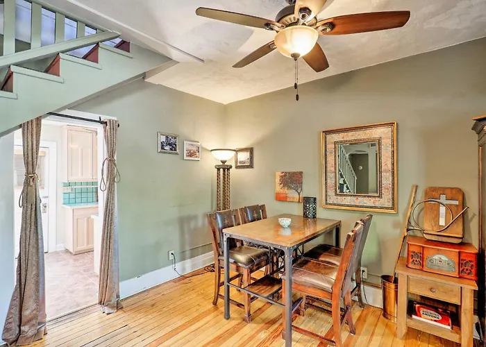 Holiday home W/ Gas Grill - Walk To Brewing Co *