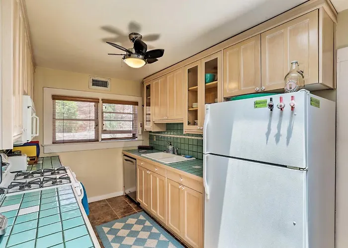 Holiday home W/ Gas Grill - Walk To Brewing Co