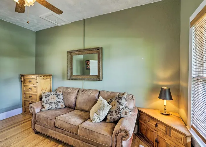 Holiday home W/ Gas Grill - Walk To Brewing Co